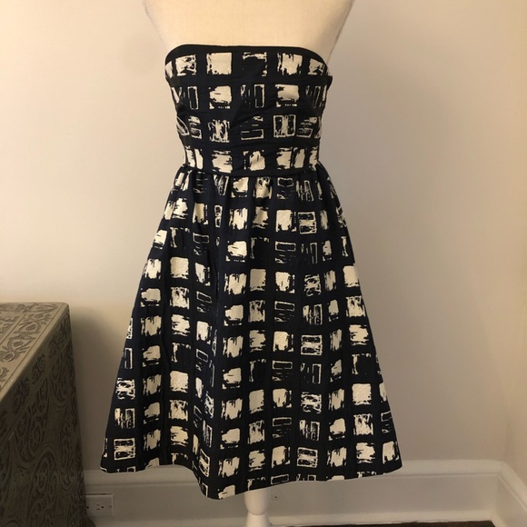 Alice + Olivia Dresses & Skirts - Alice & Olivia Strapless stunning dress